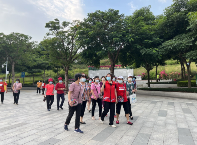 新时代文明实践系列活动:九围社区“庆重阳、强体魄”长者健步走活动