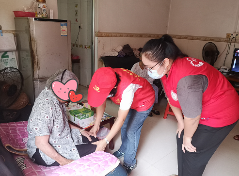 互联共建送温暖,关爱暖人心”共和社区扶贫济困助老关爱在行动